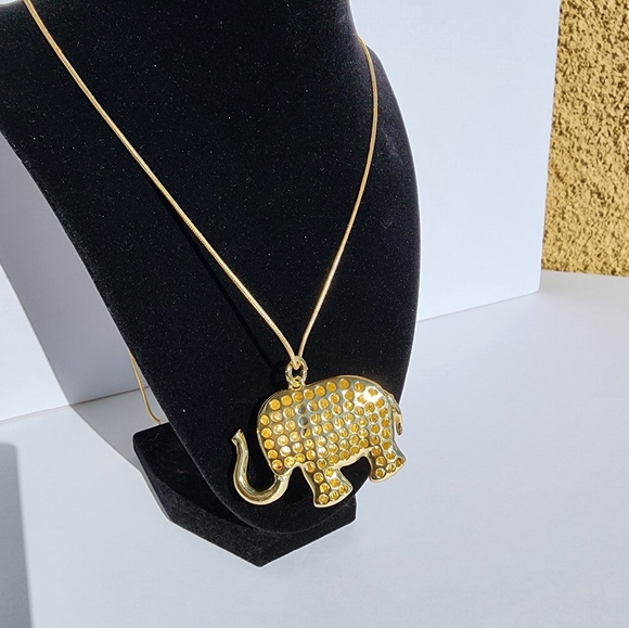 Fashion Jewelry Ladies Blue Elephant Shaped 14" Gold Tone Rope Style Necklace - Picture 5 of 5